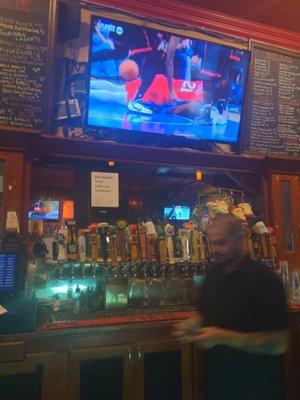 NBA basketball, local Uptown bar