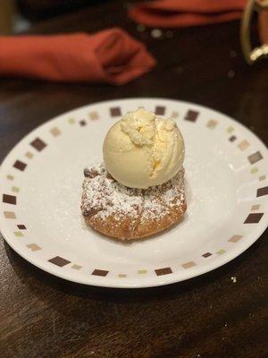 Apple tart with vanilla ice cream