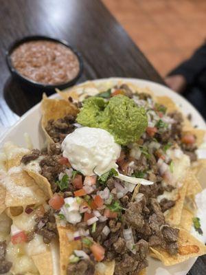 Nachos de Asada (beans on the side)