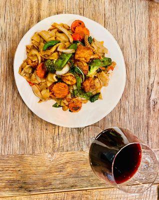 Drunken noodles with tofu and vegetables