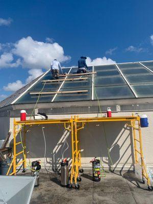 Ft Myers Mall rooftop installation