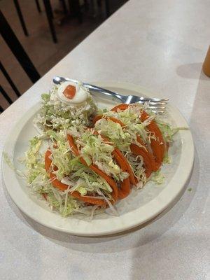 Tacos rojos and a sope.