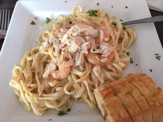 Crab and shrimp Alfredo