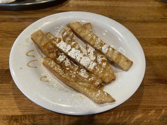 Sweet pita fries. Similar to elephant ears at the fair.