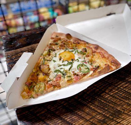 Heard good things about the breakfast fiesta pizza here. Tasty! Love the crispy crust. Very filling w/ the potatoes & beans. :p