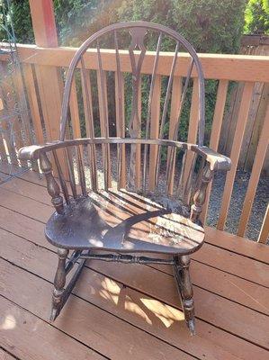 Rocking chair before: Old paint peeling off