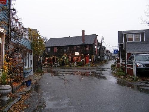 A rainy day on the Neck