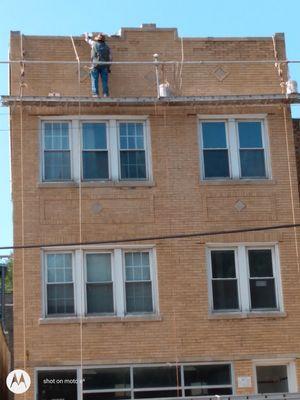 Tuckpointing the top parpet walls