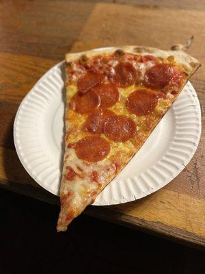 Pepperoni pizza slice