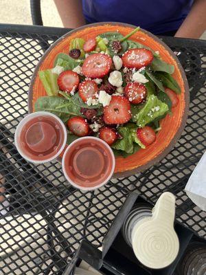 Strawberry spinach salad