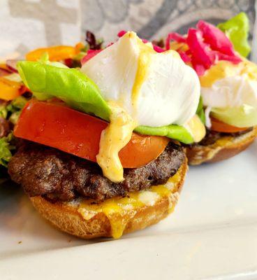 SLAMMING BURGER BENEDICT