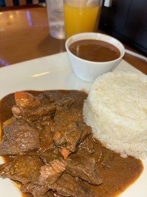 Arroz con habichuela y Carne de Res Guisada