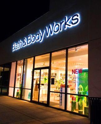 Bath & Body Works, Marple Crossroads Springfield -- Storefront