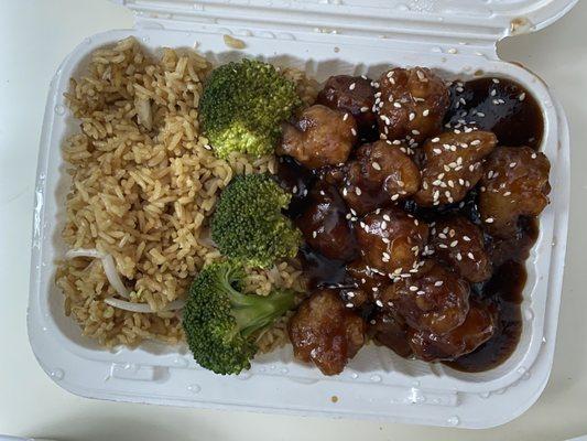 Sesame chicken lunch special