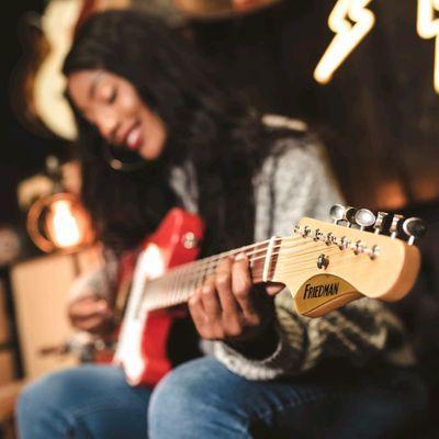 Diamond playing a Friedman guitar at Impulse Music Co.