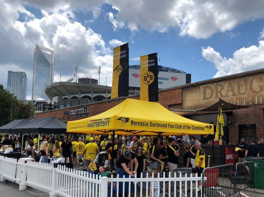 BVB Fan Club tailgate rocking MASTERTENT S1 15X10 with Roof Flags!