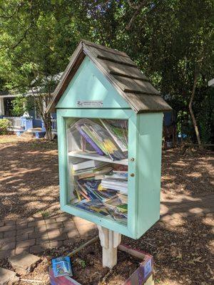 Little Free Library, 2910 Parkway Ave, Charlotte