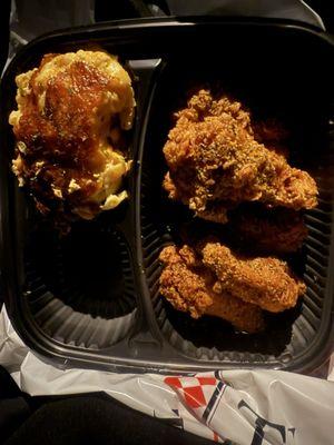 Honey Hot Fried Chicken ,macaroni and cheese