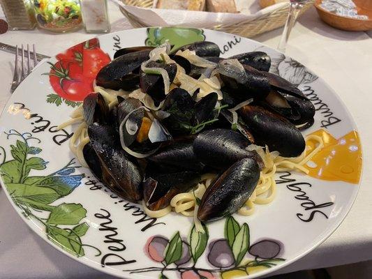 Mussels over linguine