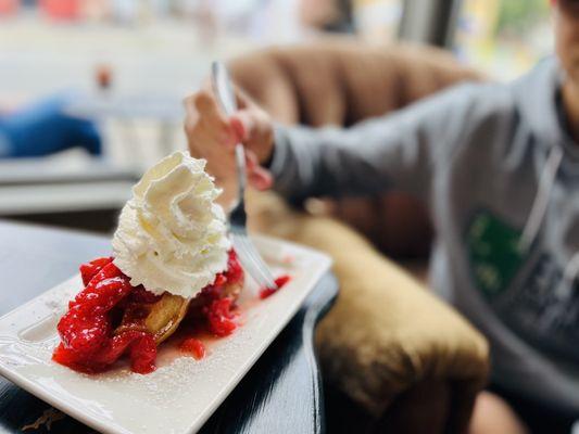 Waffles with strawberries