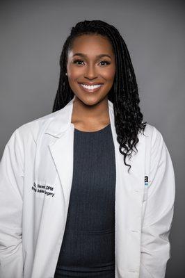 Dr. Ebonie Vincent