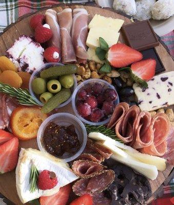 Medium charcuterie board