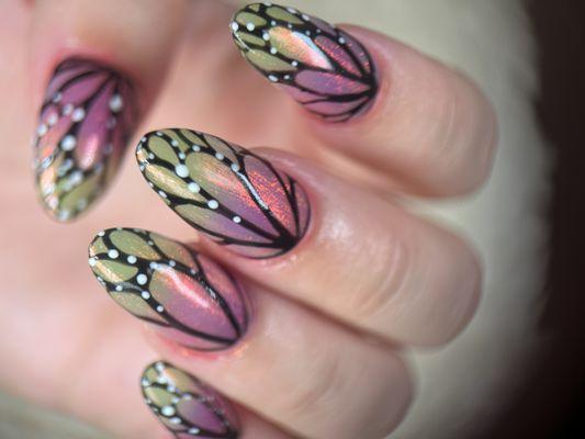 Simple butterflies wings nails art