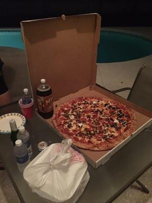 26" pizza... Yes that's a 2 liter!