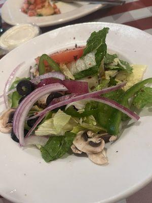 Side salad with mushrooms, nice surprise