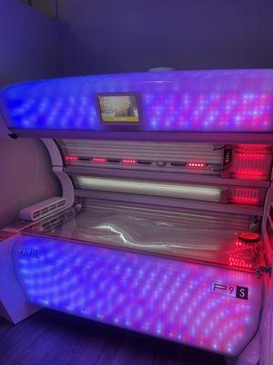 Luxury UV, red light, misters, music, Bluetooth and comfort. Exceptional color results in a short period of time.