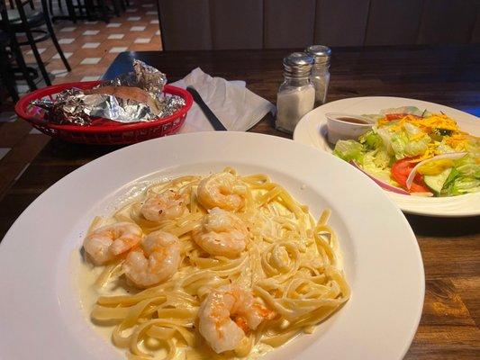 Shrimp fettuccine one of the best I've ever had.