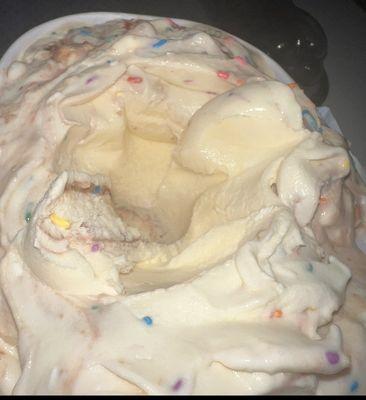 #AMERICAS MOST WANTED!!   REWARD FOR WHOEVER PREPARED THIS PATHETIC EXCUSE OF A $35 half gallon of ice cream!!