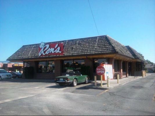 Ron's Drive-In restaurant building