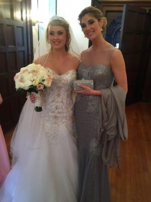 Bride Lindsey and her mom