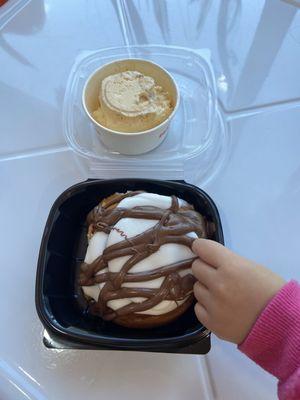 NUTELLA CINNAMON ROLL with SIDE ICE CREAM