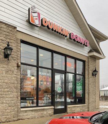 Dunkin' Donuts entrance