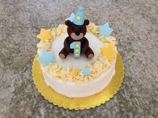 Teddy bear smash cake.