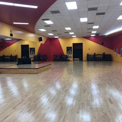 We offer group exercise classes. Find our class schedule here: http://fitnessconnection.com/clubs/pasadena/#calendar-classes