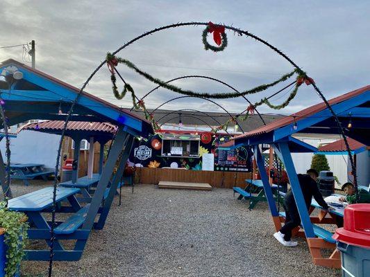 food truck picnic tables