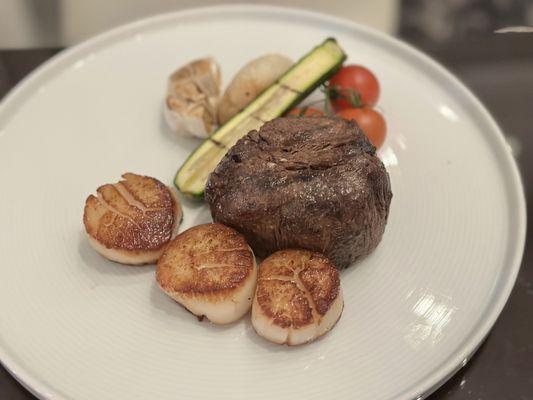 8oz tenderloin with scallops