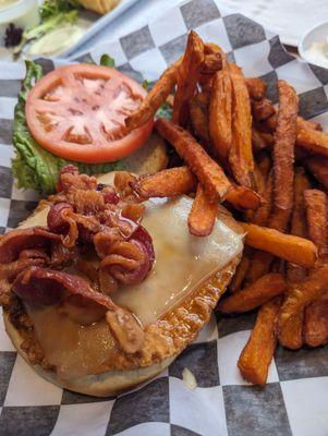 Maple burger with sweet potato fries