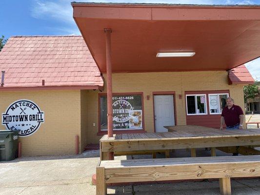 Business front- corner of MLK & Franklin Streets. Clean outdoor seating.