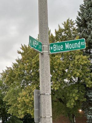 A street sign telling you location