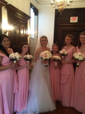 Bride Lindsey with all of her Bridesmaids.