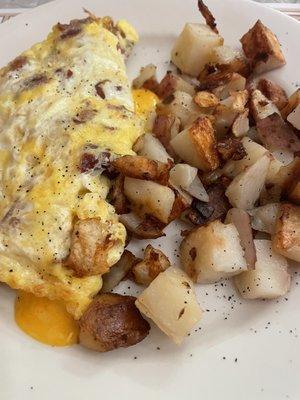 Bacon and cheddar omelette with home fries