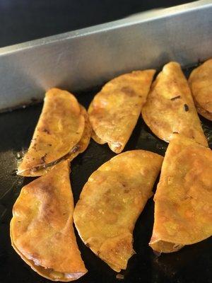 Tacos dorados de birria