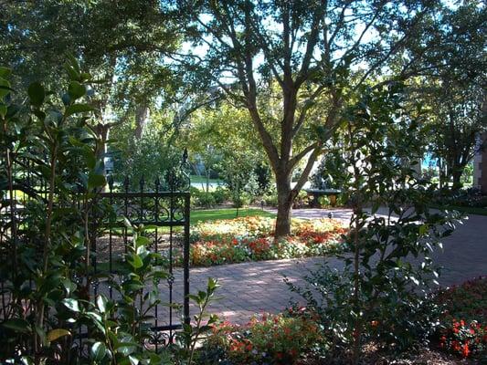 Oak Grove Island Garden