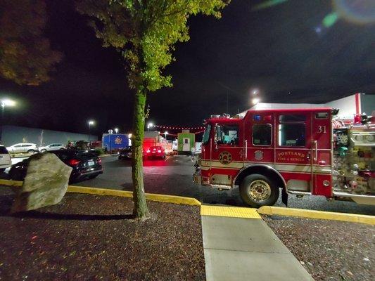 Even the Fire Fighters enjoy Gresham food carts