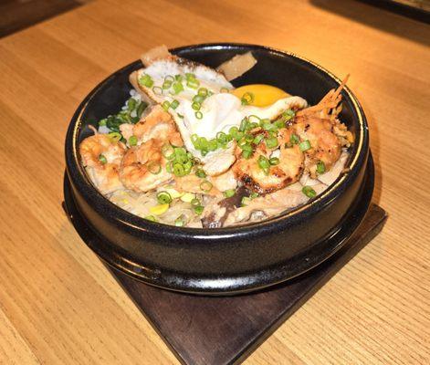 Bibimbap with Shrimp. My shrimp was a little overcooked but the overall flavor was good. I couldn't finish all of the rice. ( 7.3/10 )