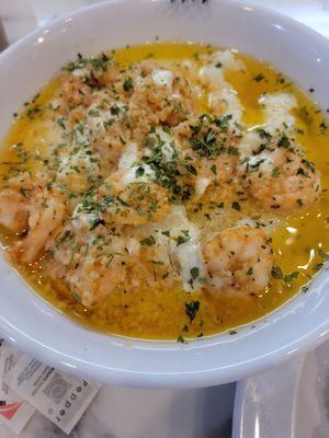 Shrimp and  Grits swimming ‍ in Butter